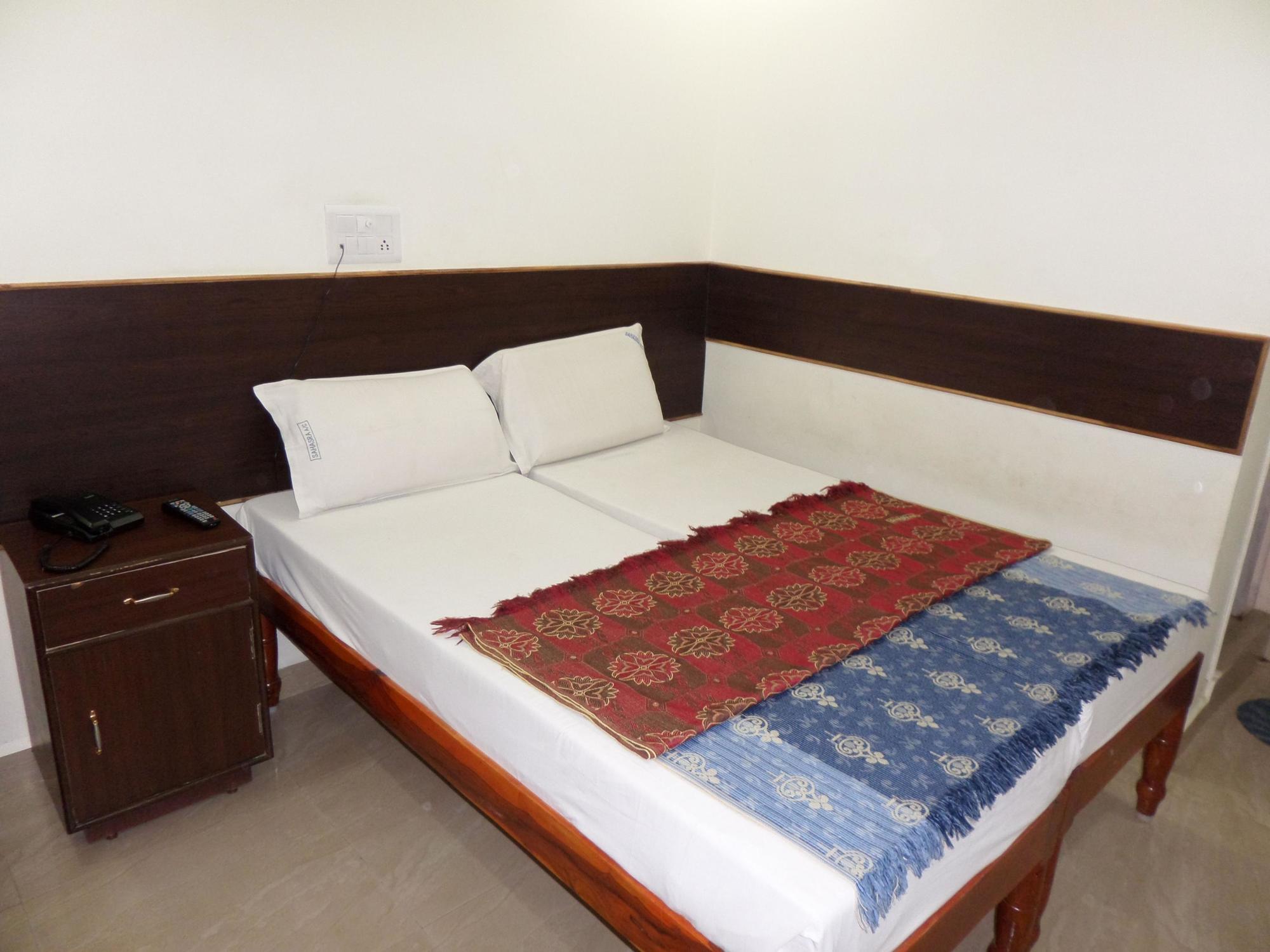 Hotel Sahasra Residency Tirupati Eksteriør billede