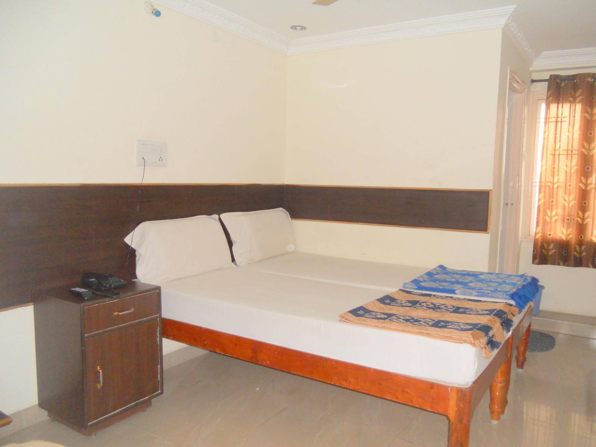 Hotel Sahasra Residency Tirupati Eksteriør billede