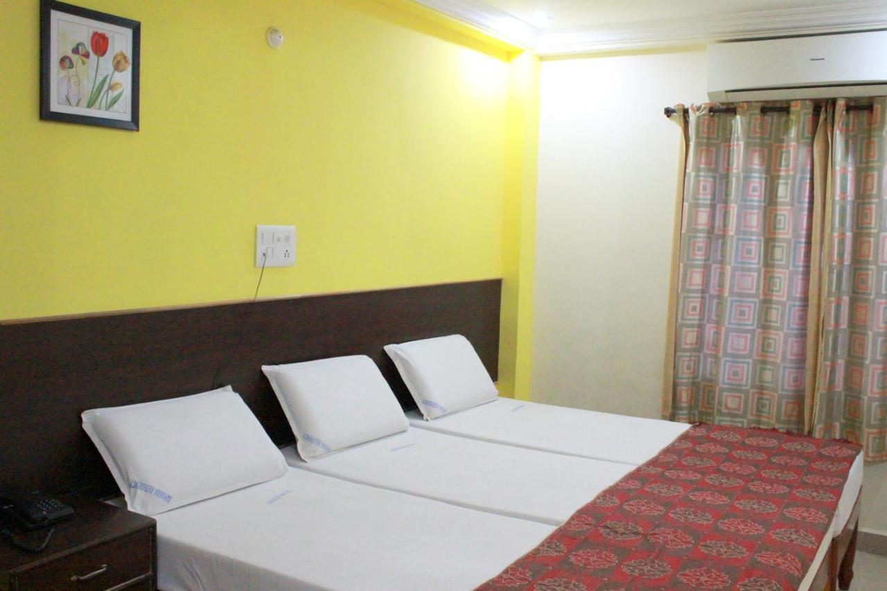 Hotel Sahasra Residency Tirupati Værelse billede